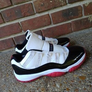 Air Jordan low concord bred